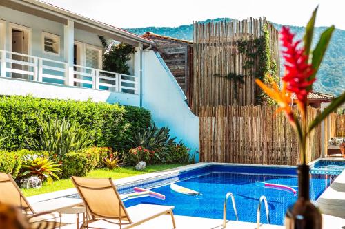 pousada azul da cor do mar