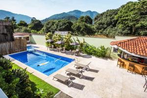 pousada azul da cor do mar