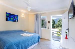 pousada azul da cor do mar