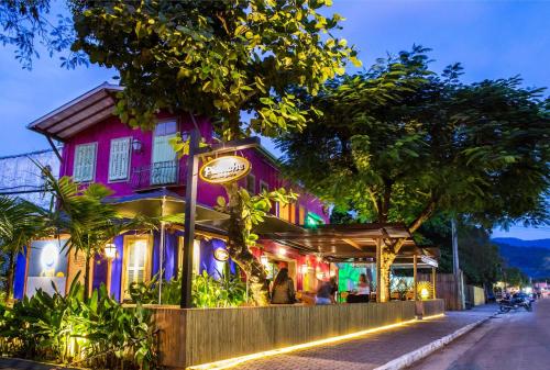 pousada azul da cor do mar