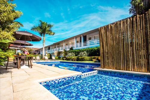 pousada azul da cor do mar