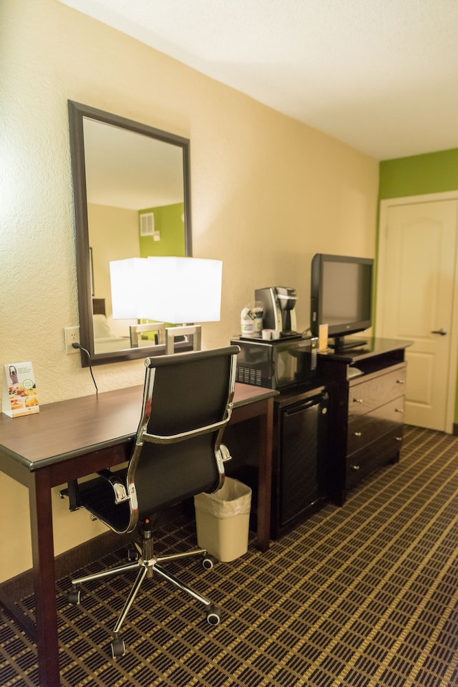 holiday inn hazlet by ihg