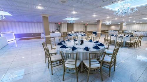 holiday inn hazlet by ihg