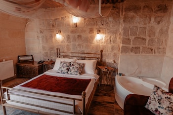 young cave hotel