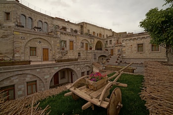 design cave hotel