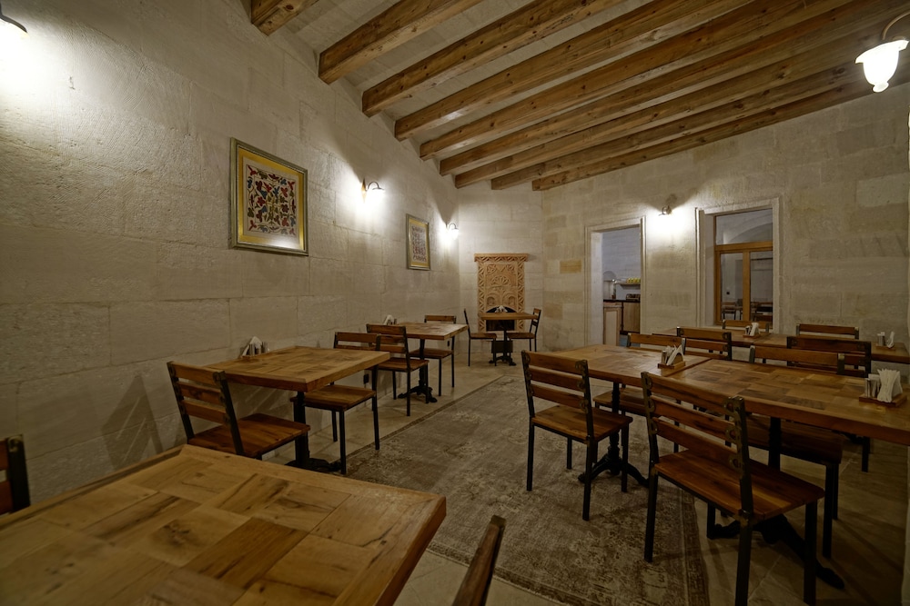 design cave hotel