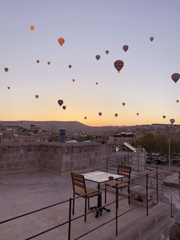 design cave hotel