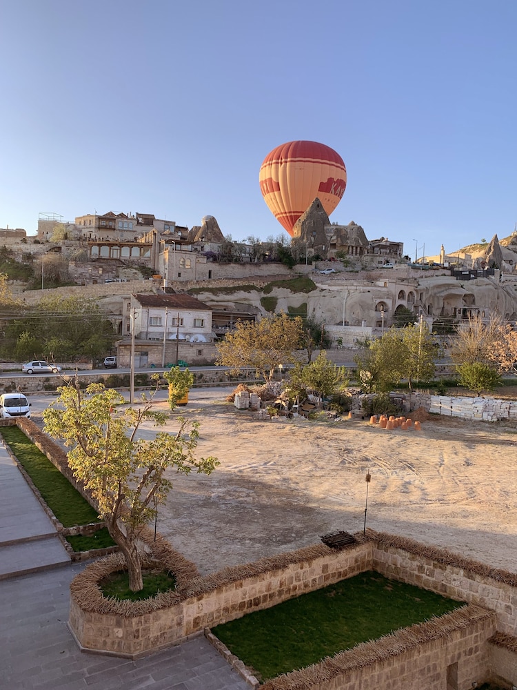 design cave hotel