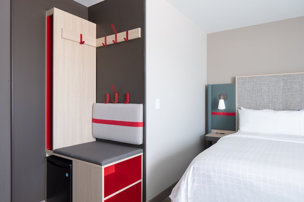 avid hotels madison monona an ihg hotel