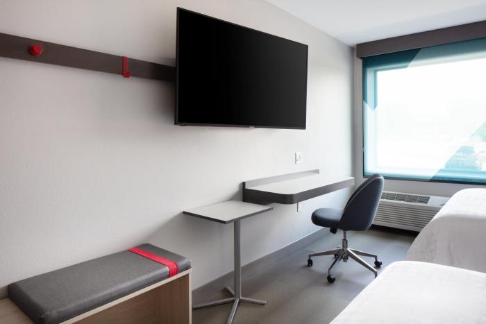 avid hotels madison monona an ihg hotel