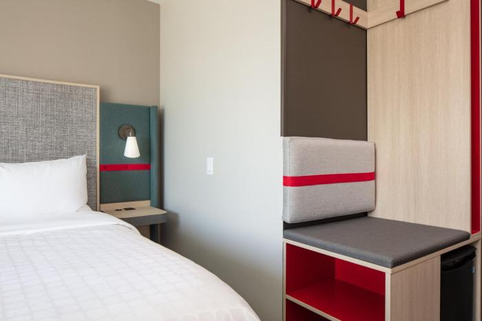 avid hotels madison monona an ihg hotel