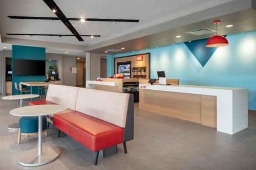 avid hotels madison monona an ihg hotel