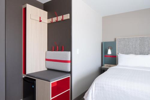 avid hotels madison monona an ihg hotel