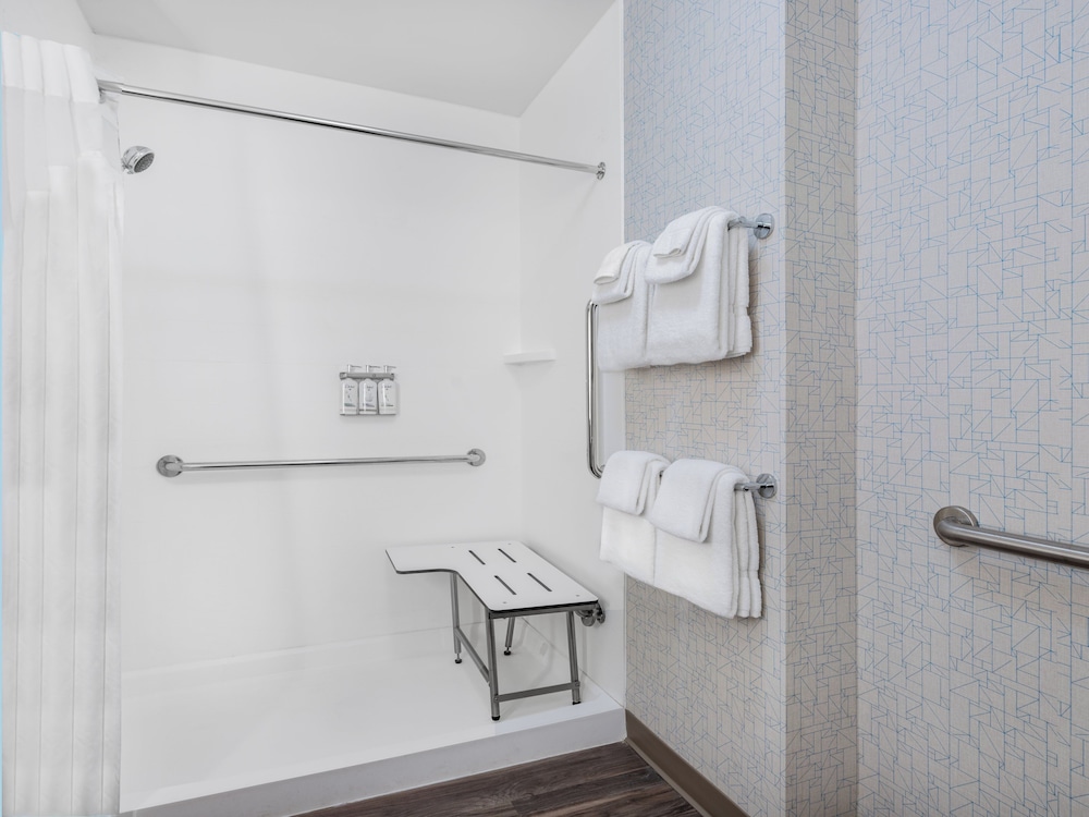 holiday inn express and suites ruskin an ihg hotel