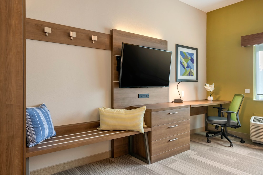 holiday inn express and suites ruskin an ihg hotel
