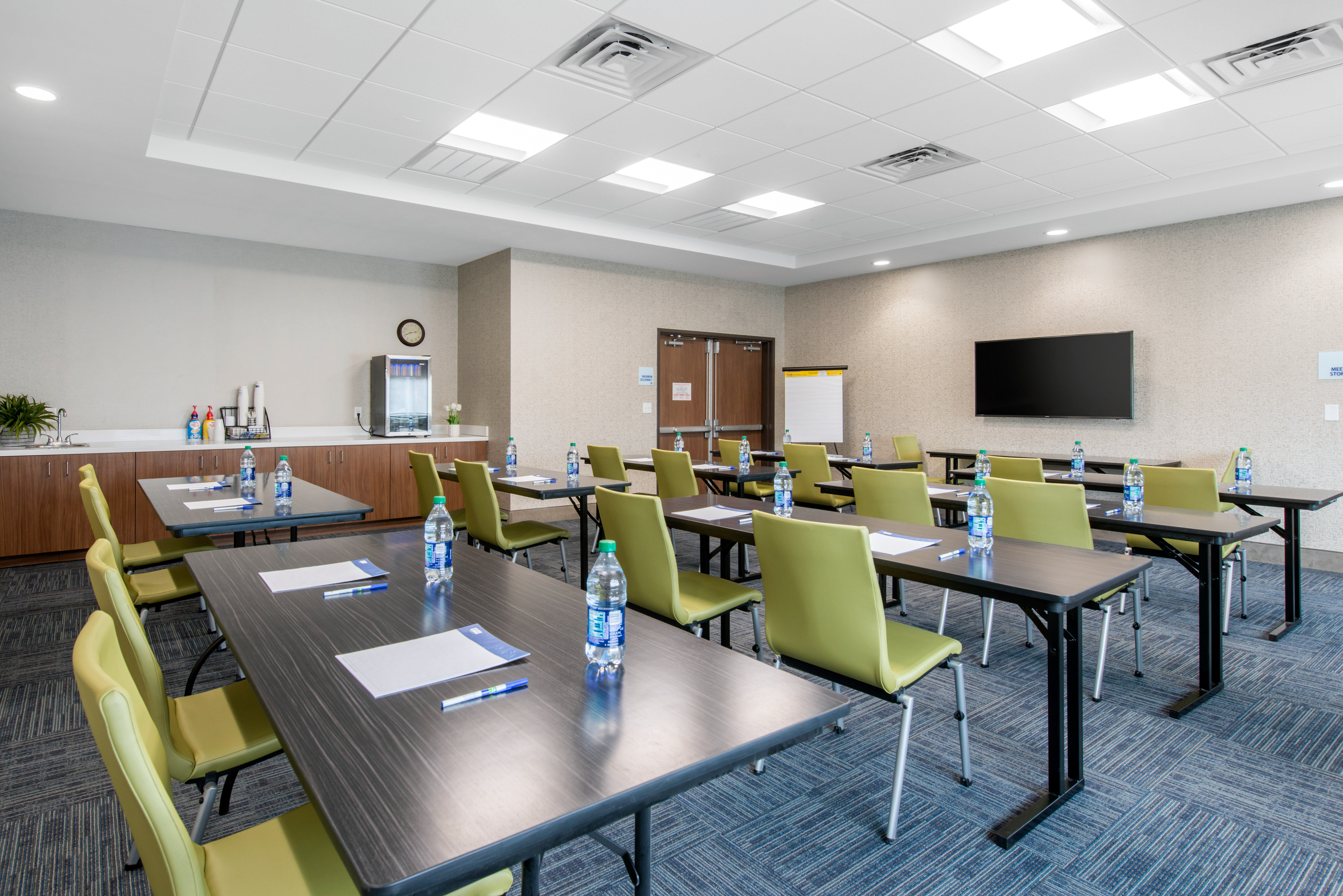 holiday inn express and suites ruskin an ihg hotel
