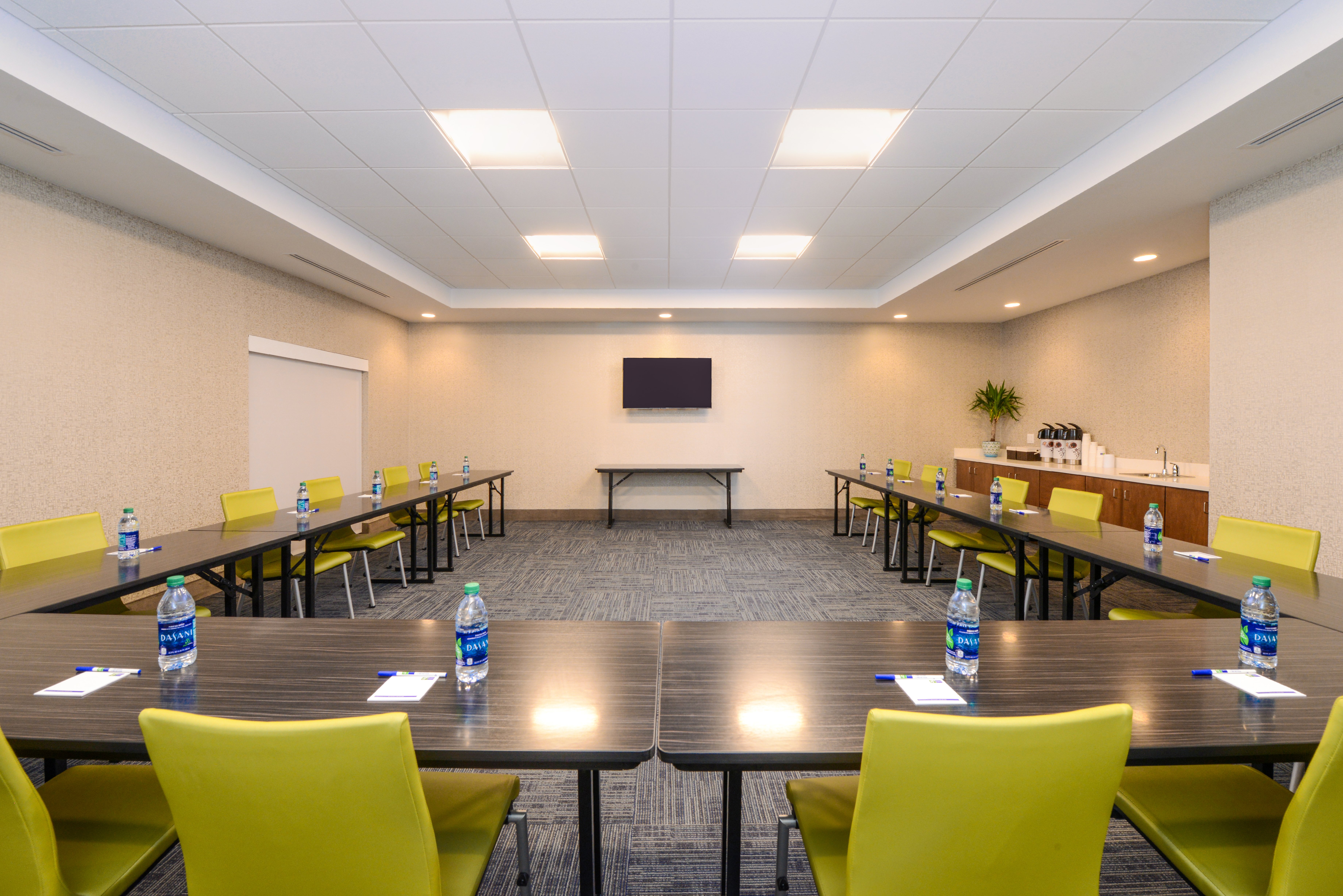 holiday inn express and suites ruskin an ihg hotel