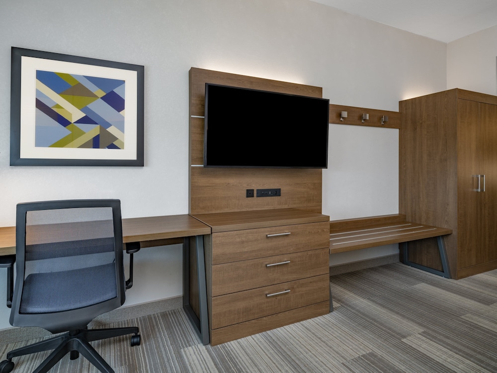 holiday inn express and suites ruskin an ihg hotel