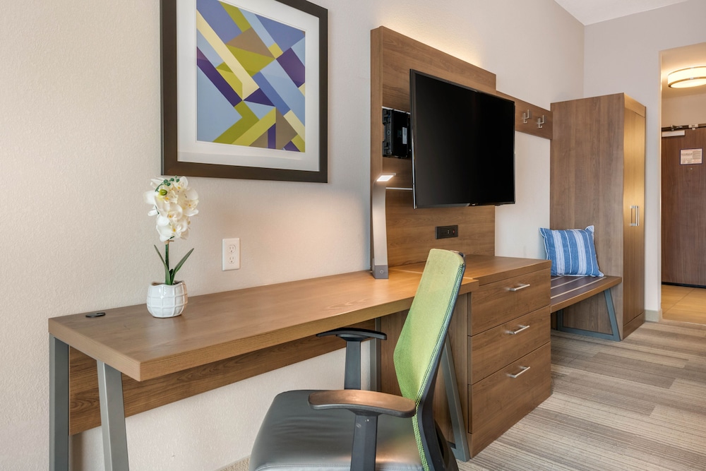 holiday inn express and suites ruskin an ihg hotel
