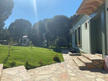 elyada otel ve bag evi