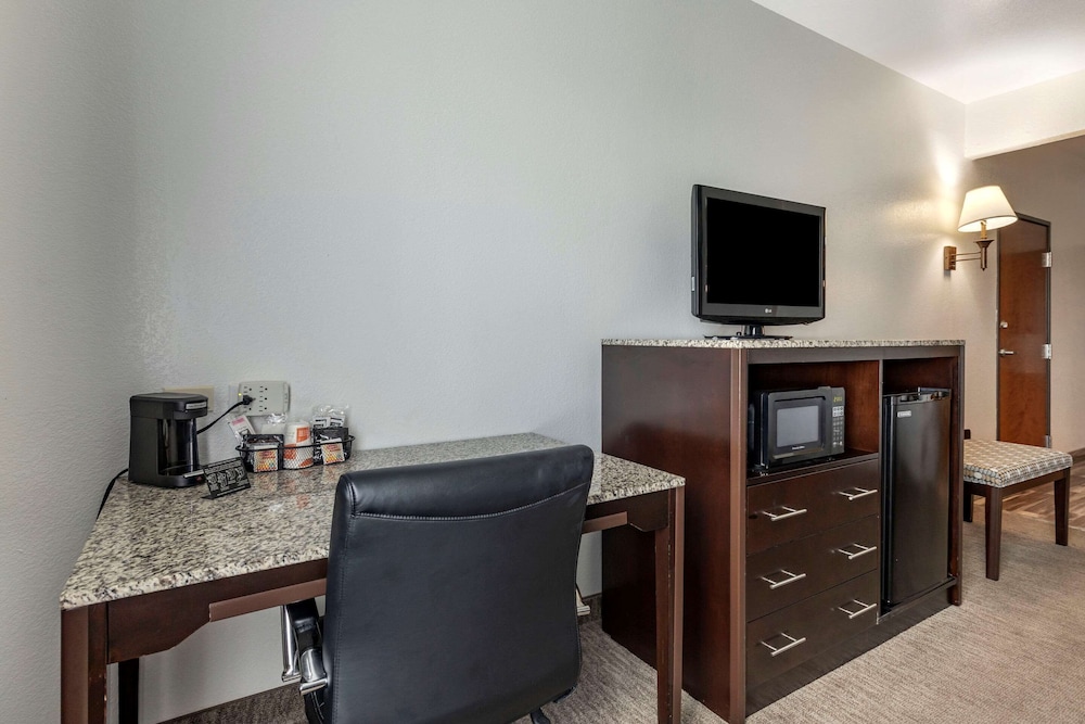 comfort inn and suites