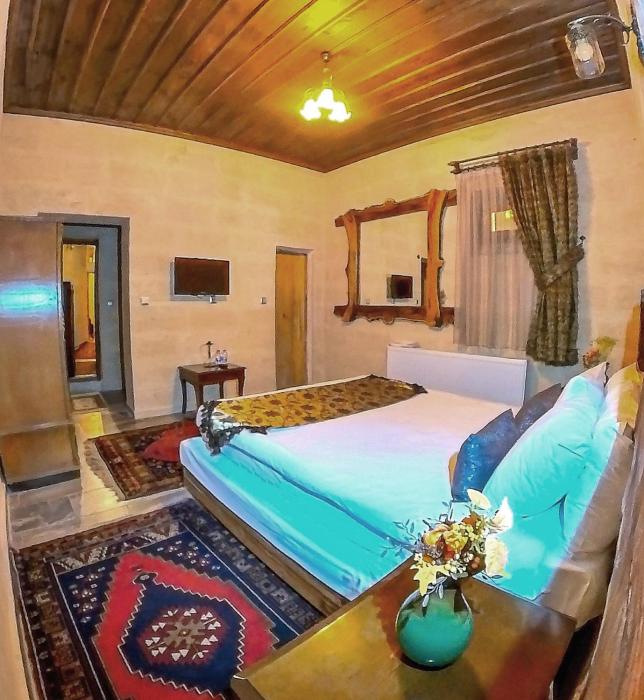 larissa cave hotel