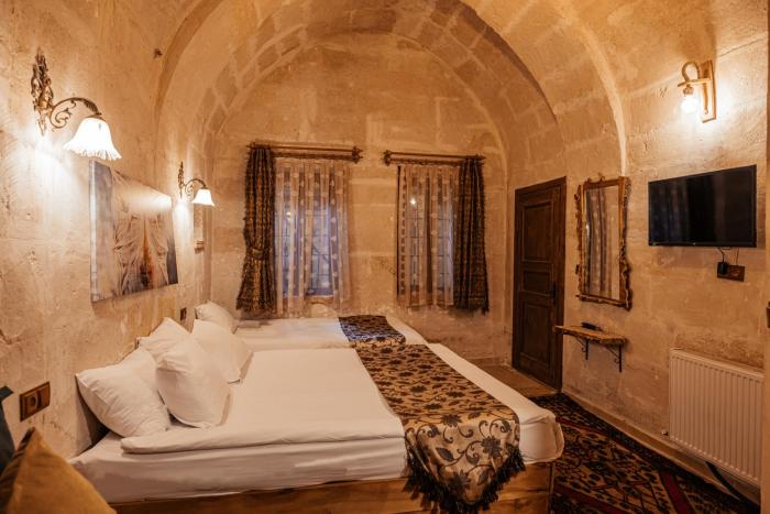 larissa cave hotel