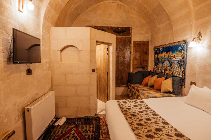 larissa cave hotel