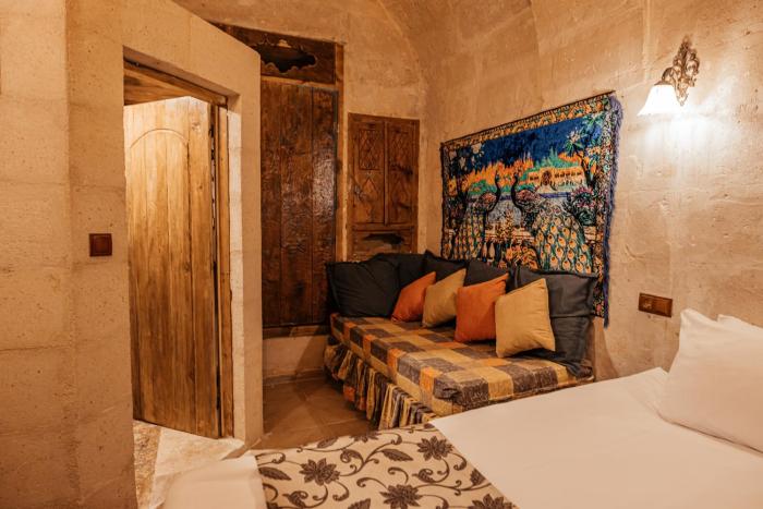 larissa cave hotel