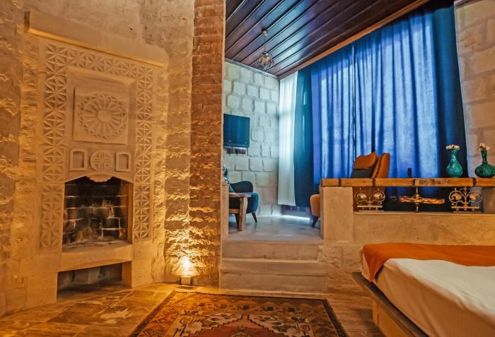larissa cave hotel