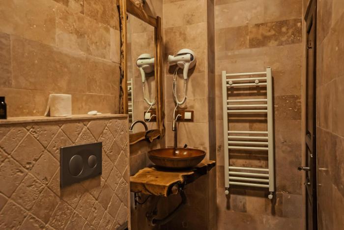 larissa cave hotel