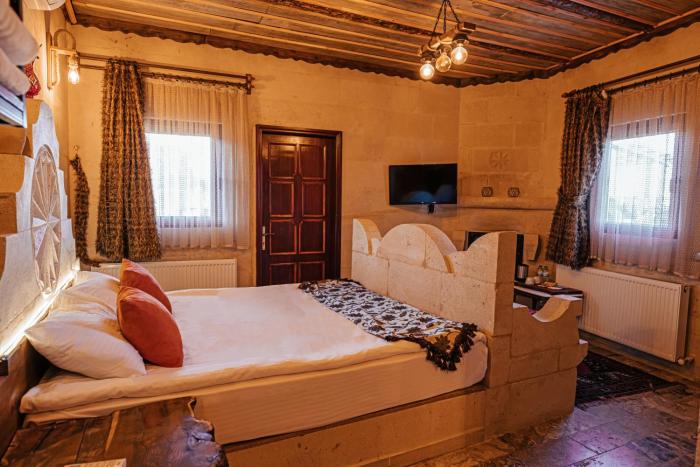 larissa cave hotel