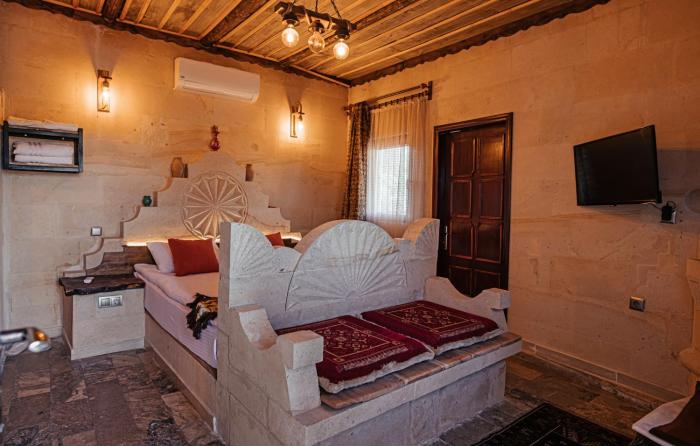 larissa cave hotel
