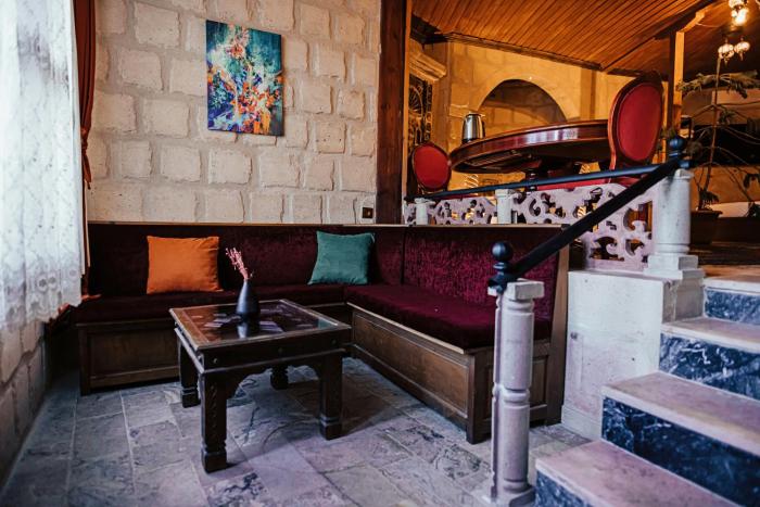 larissa cave hotel