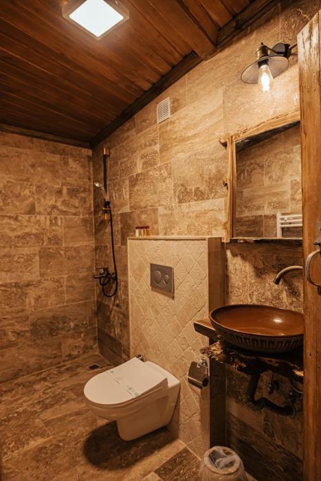 larissa cave hotel