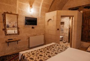 larissa cave hotel