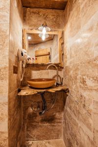 larissa cave hotel