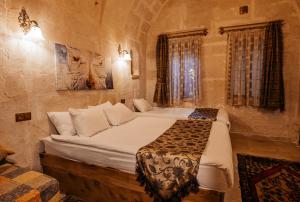 larissa cave hotel