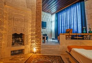 larissa cave hotel