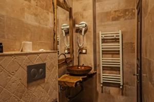 larissa cave hotel