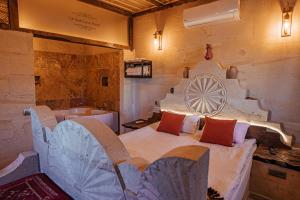 larissa cave hotel