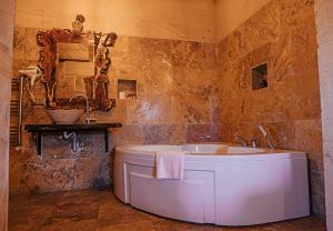 larissa cave hotel