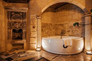 larissa cave hotel