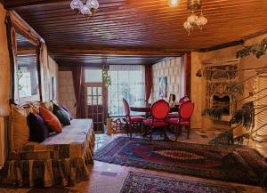 larissa cave hotel