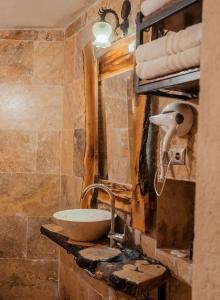 larissa cave hotel