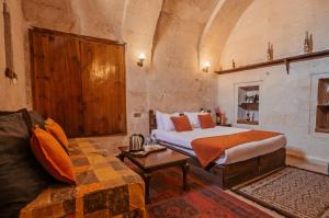 larissa cave hotel