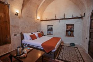 larissa cave hotel