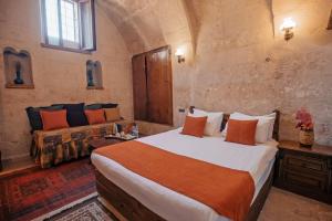 larissa cave hotel