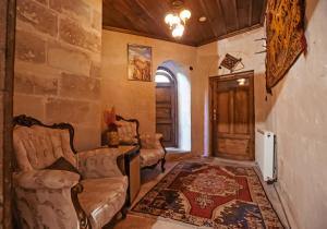 larissa cave hotel