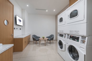 Holiday Inn Express Qingdao Chengyang Central, An Ihg Hotel,Shandong>>Qingdao,3 star